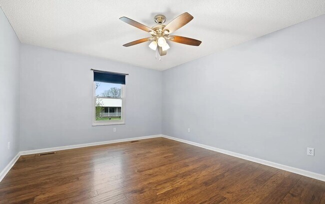 Building Photo - 3 Bed + Complete basement in Maryville