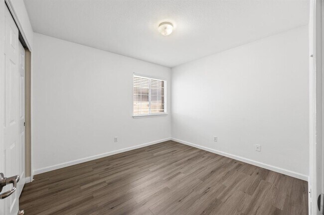 Building Photo - 1306 Lou Gehrig Ln