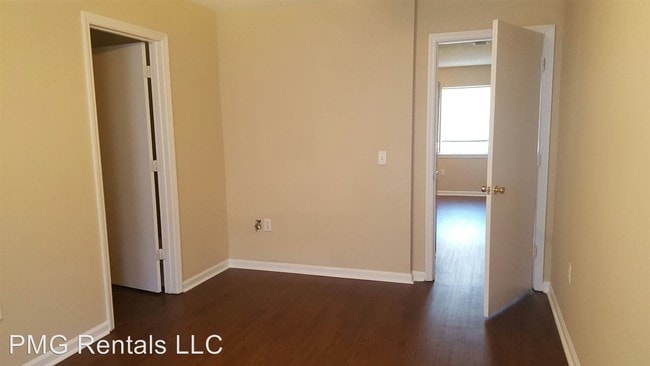 Building Photo - 1 br, 1 bath Room For Rent - 220 Lanier Dr