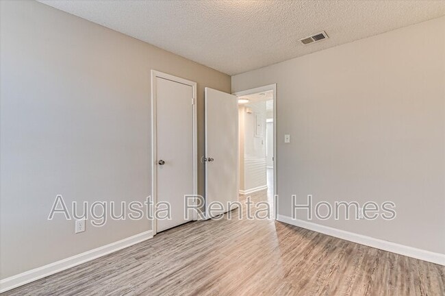 Building Photo - 170 Chalet North CT