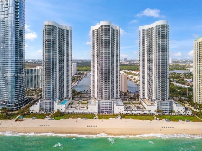 Building Photo - 15901 Collins Ave