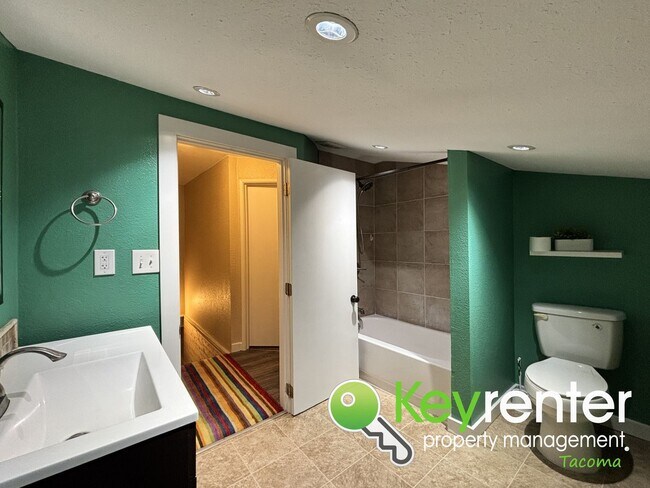 Building Photo - Cozy 4 Bedroom Tacoma Rental Home Near Lincoln District and Downtown