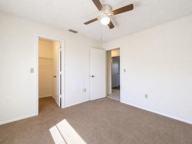 Building Photo - 3931 Spoonbill Ct