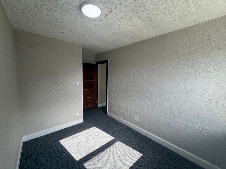 Building Photo - 551 15th Ave