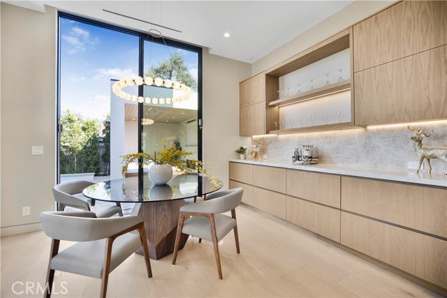 Building Photo - 5170 Amestoy Ave