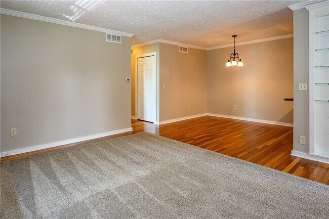 Building Photo - 808 Eastbrooke Ln