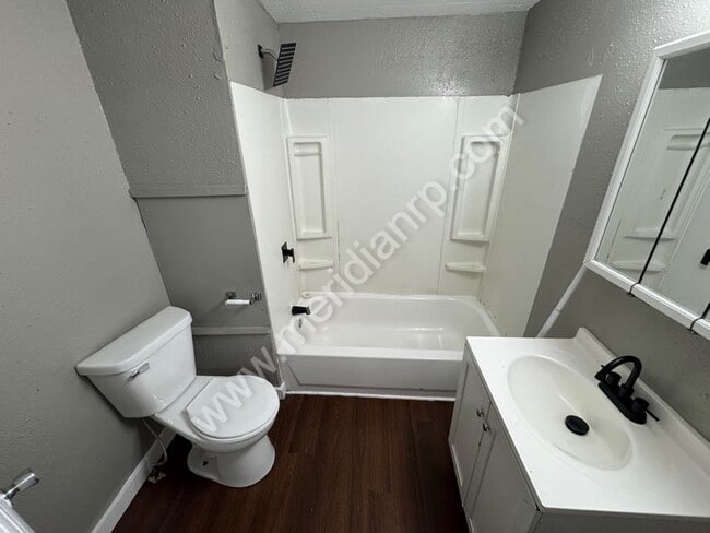 Building Photo - 3217 Raymond St