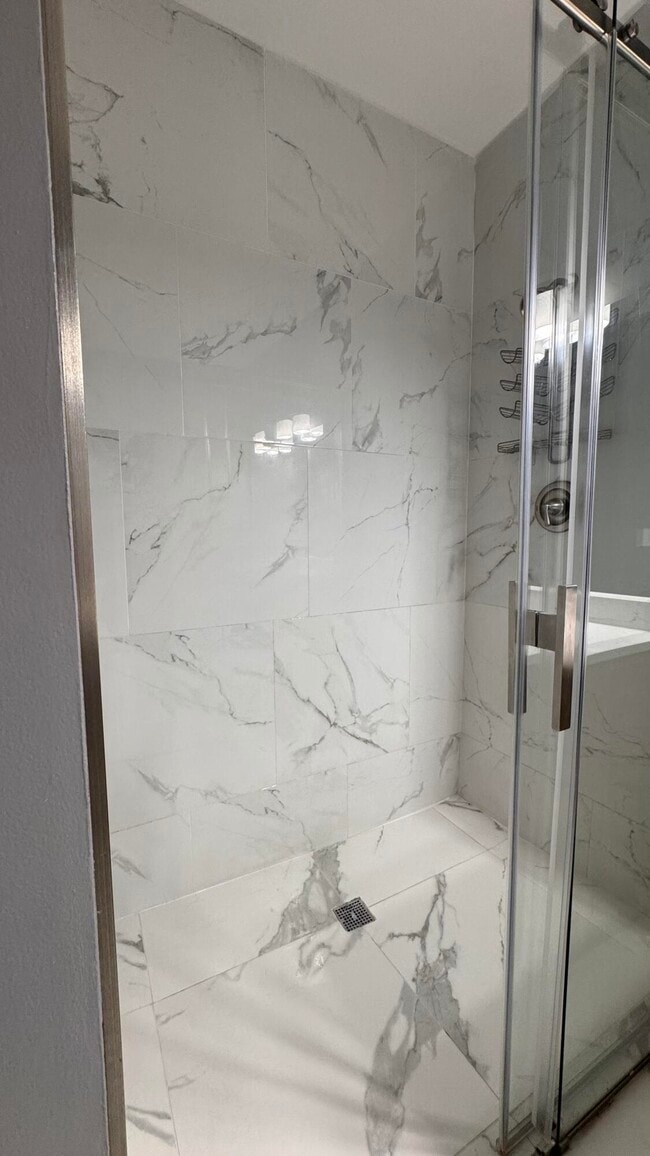 Building Photo - 6422 Park Lake Cir