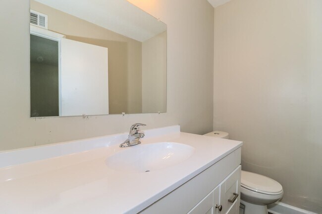 Building Photo - 3883 Winwood Dr