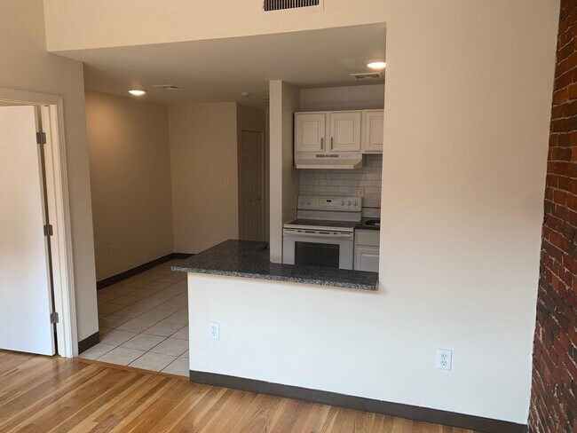 Building Photo - 105-107 Washington Street-Unit 5