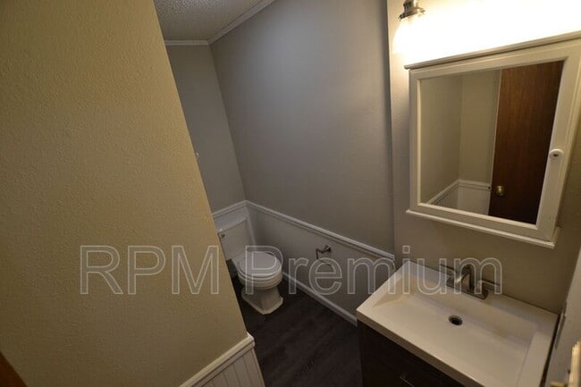 Building Photo - 2214 Alice St