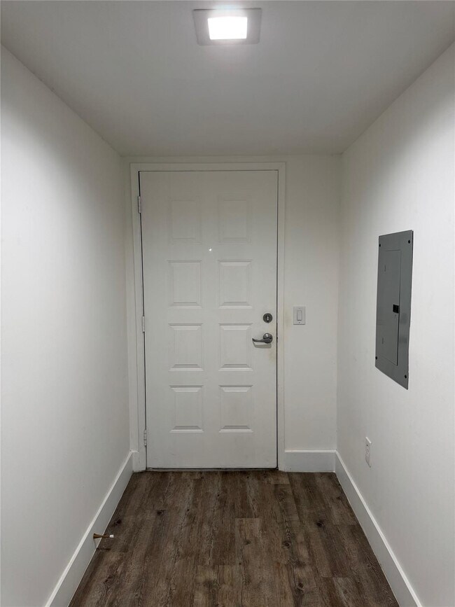 Building Photo - 1651 SW 127th Ave