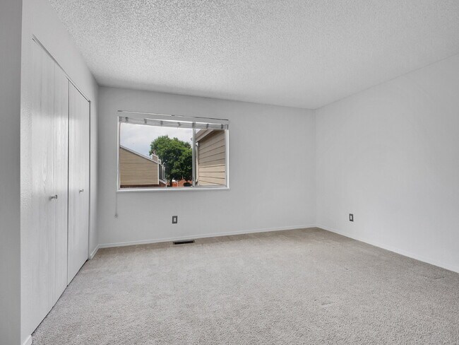 Building Photo - $2,395.00 2 bed, 2.5 bath townhome located...