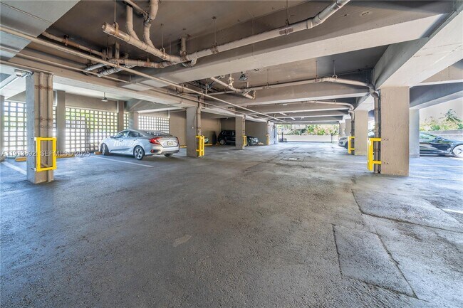 Building Photo - 2600 Collins Ave