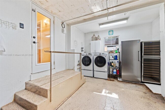 Building Photo - 3308 NE 16th Pl