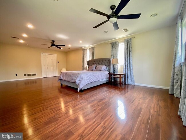 Building Photo - 99 Ivy Ave