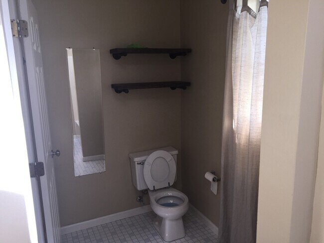 Building Photo - 3-Bedroom Cedar Bluff home available November 2024