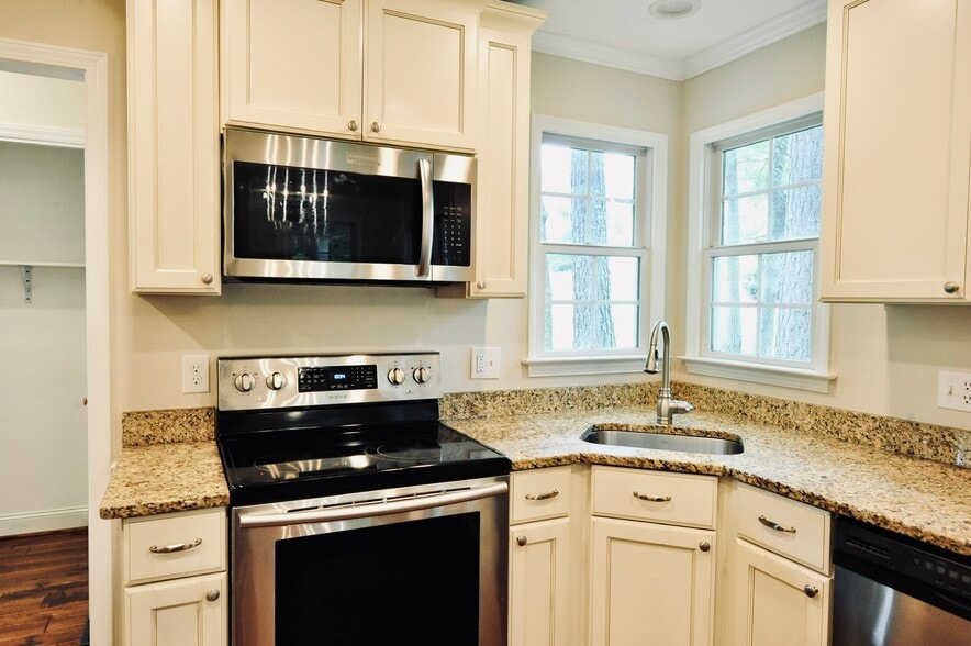 Building Photo - 962 Saint Catherines Dr