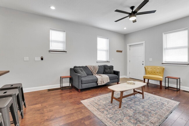 Building Photo - 288 S Souder Ave