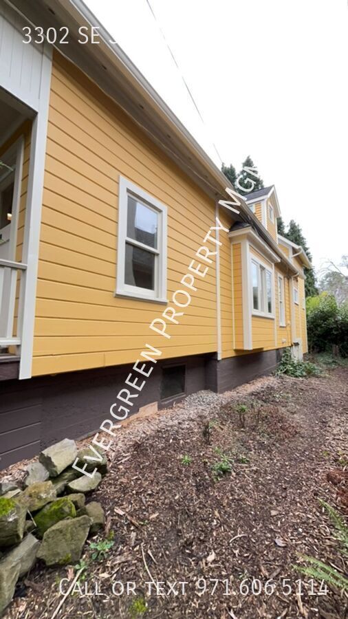 Building Photo - Charming 1BA Home Street Parking and Elect...