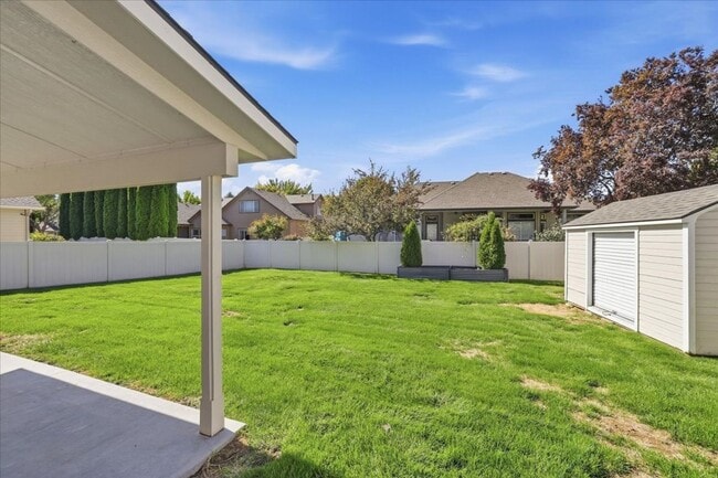Building Photo - 3053 E Calabria Dr