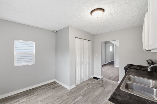 Building Photo - 1737 Terrace Ave