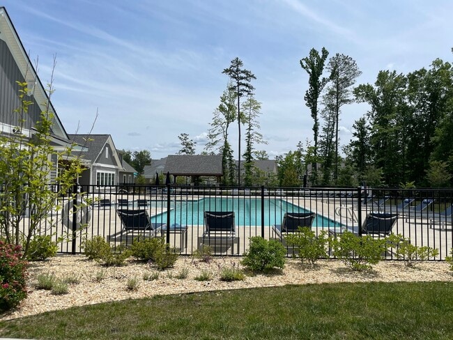 Building Photo - Heron | 3 Bed 2.5 Bath | Garage | 1800 sf | $2726-$2999 | 8, 9, 10, 12, 14, and 15 month lease terms