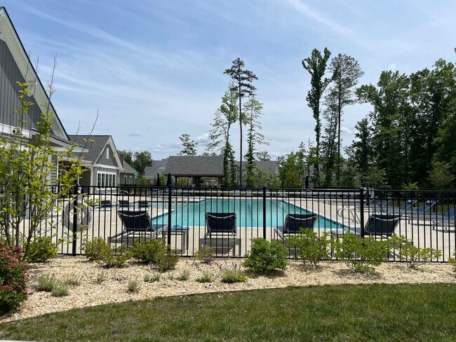 Building Photo - Willet | 4 Bed 3.5 Bath | Garage | 2287 sf | $3120 - $3432 | 8, 9, 13, 14, and 15 month lease terms