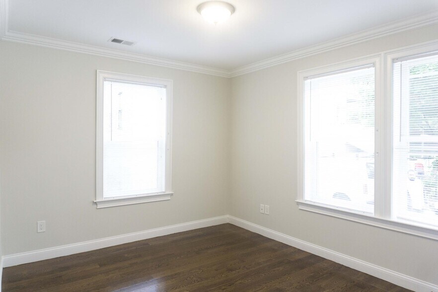 Building Photo - 8 Nira Ave