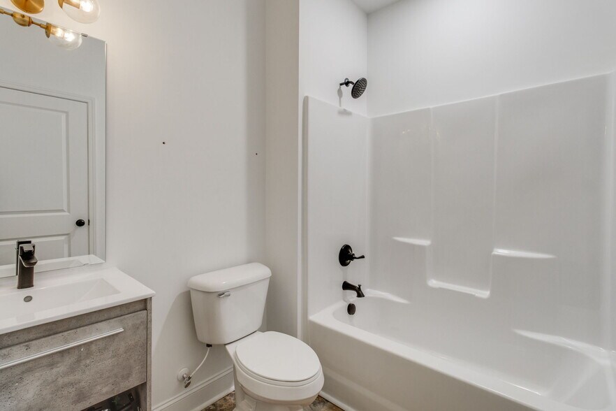 Building Photo - 133 Harden St