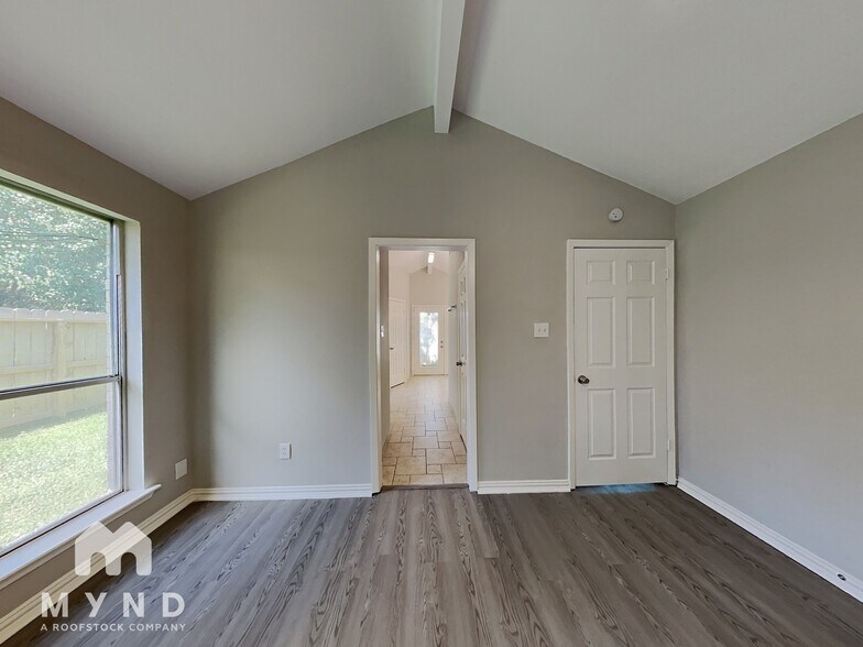 Building Photo - 10631 Plum Lake Dr