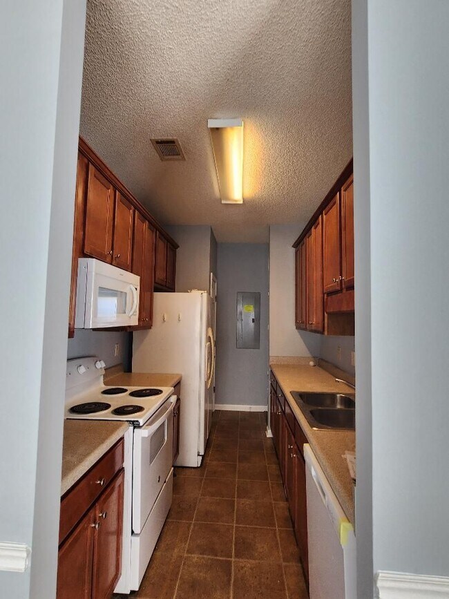 Building Photo - 221 Shenandoah Dr