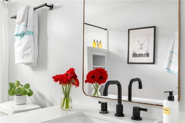 Building Photo - 119 Ashland Dr NE