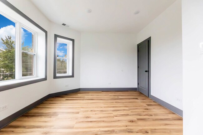 Building Photo - 7642 S Throop St