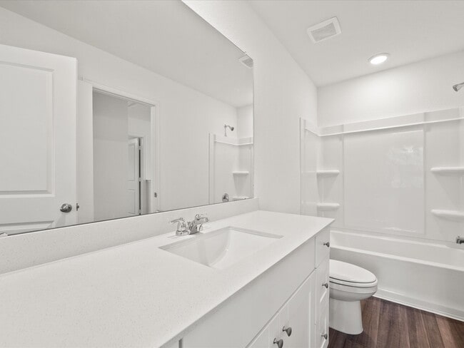Building Photo - 608 Craven St
