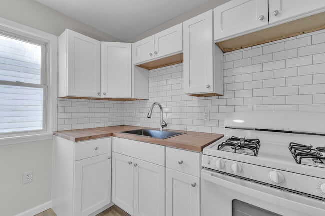 Building Photo - 11319 Tecumseh Ave