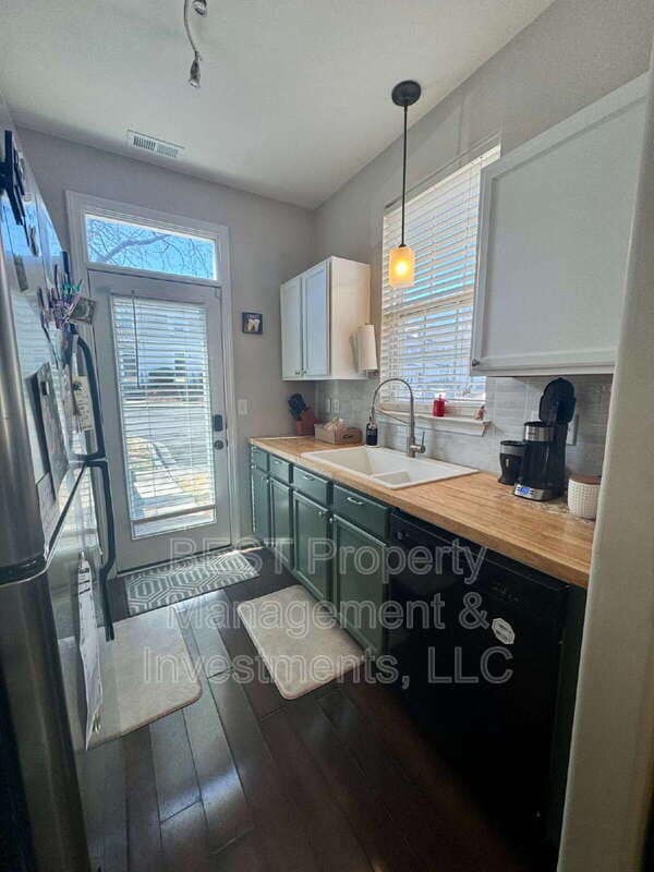 Building Photo - 8130 Kings Creek Dr