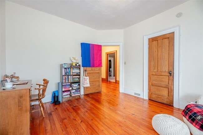 Building Photo - 7 Arlington St