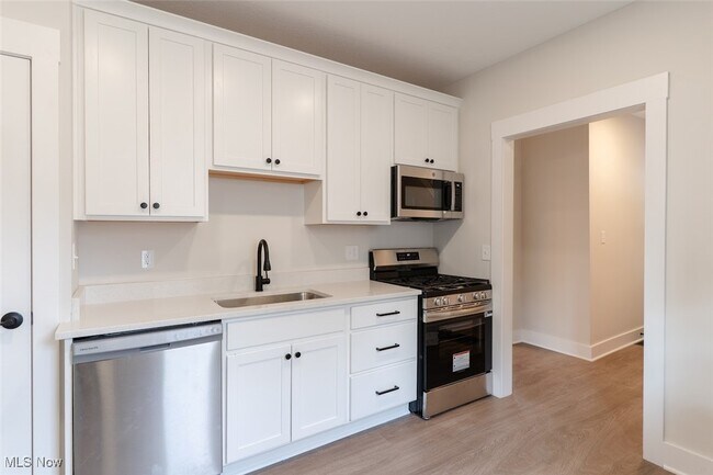 Building Photo - 1464 E 123rd St