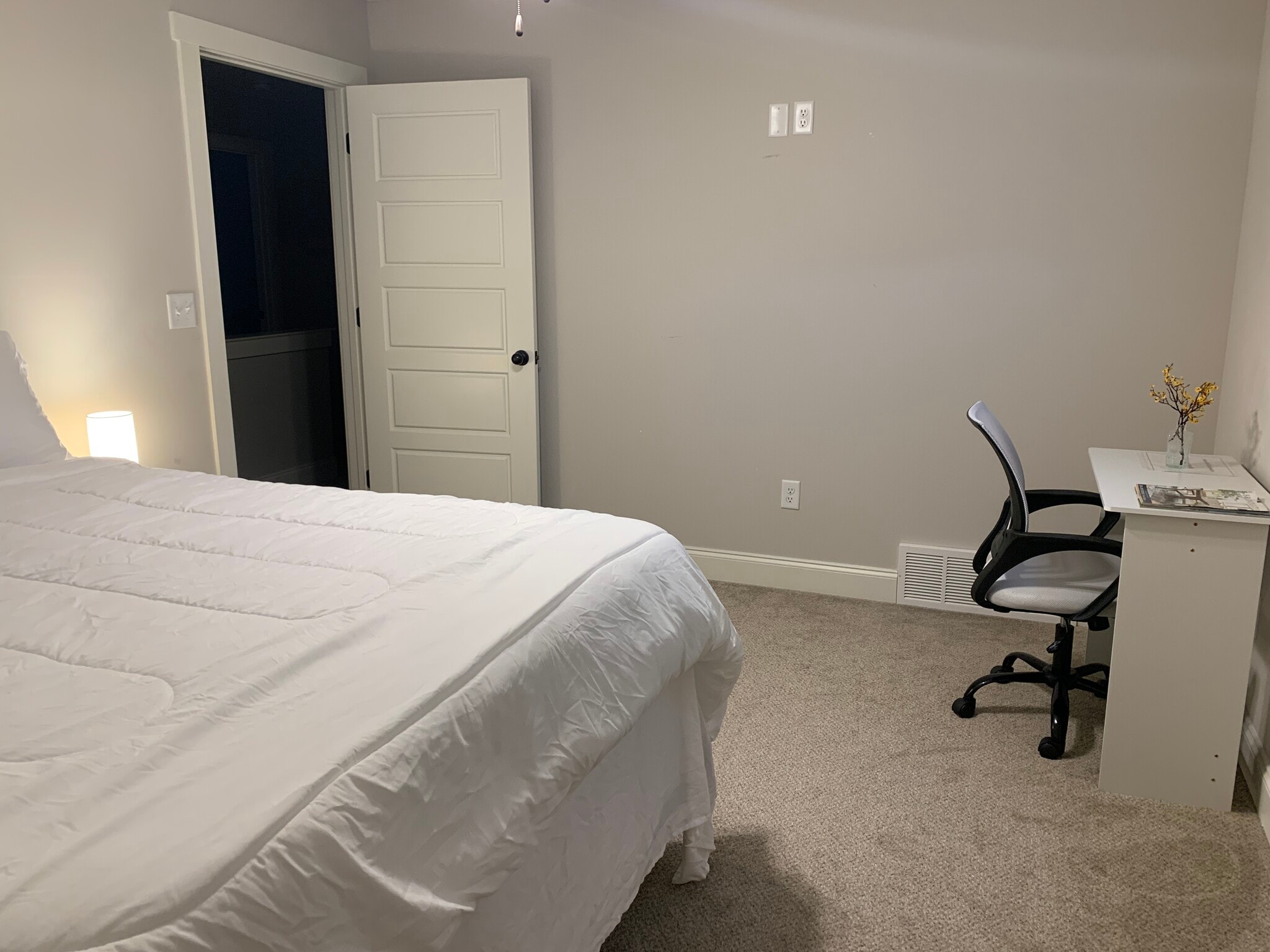 Building Photo - 425 Live Oak Dr