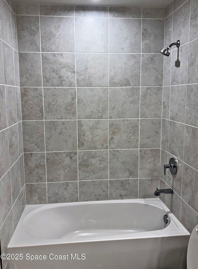 Building Photo - 1685 Kendall Pointe Pl
