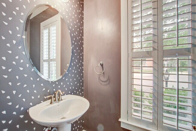 Building Photo - 1811 Luna Ct