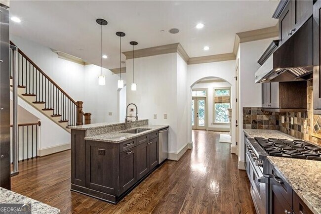 Building Photo - 58 Sheridan Dr NE