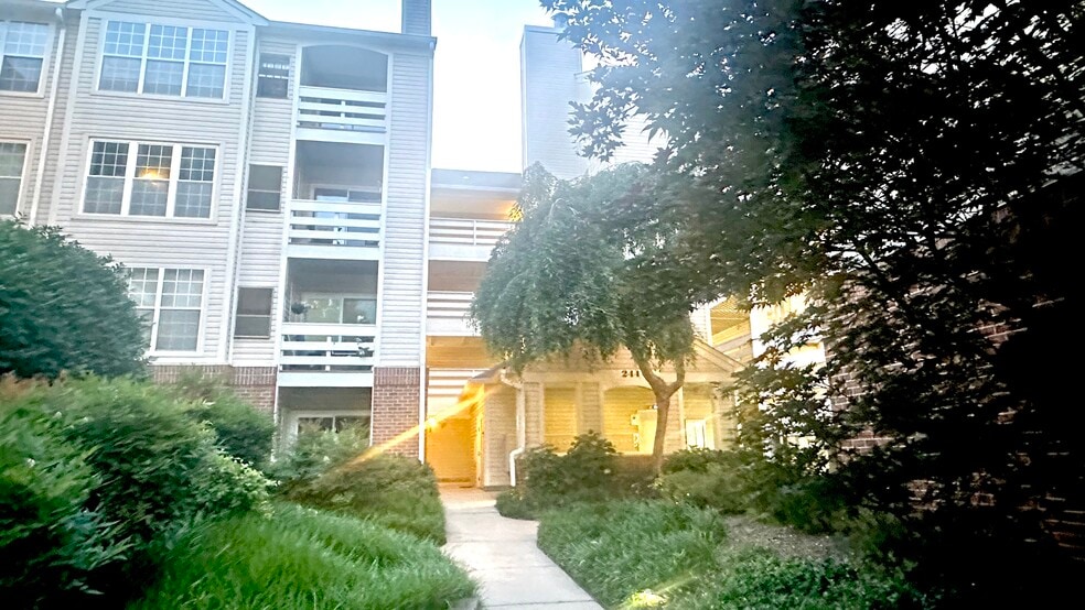 Building Photo - 244 S Reynolds St