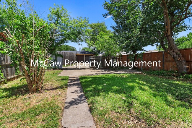 Building Photo - Coming Soon! Fantastic 2/1 Duplex in Mesqu...