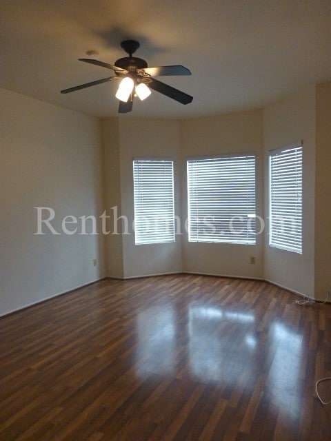 Building Photo - Mission Valley, 2220 Camino De La Reina #213 - Great Location Close to All!