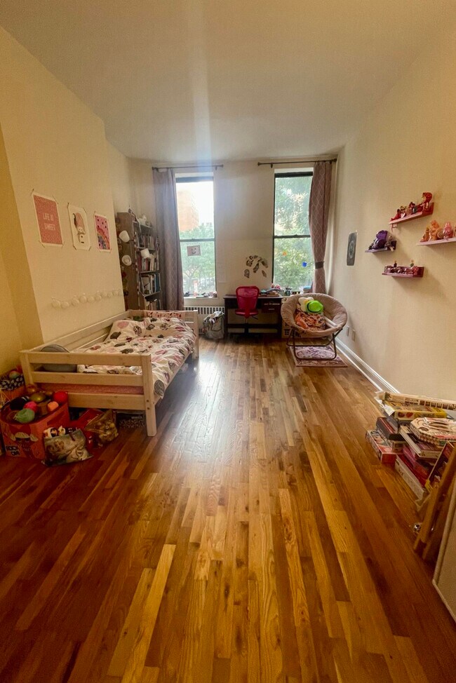 Building Photo - 1319 1st Ave.