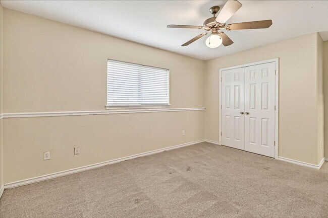 Building Photo - 6325 Oso Pkwy