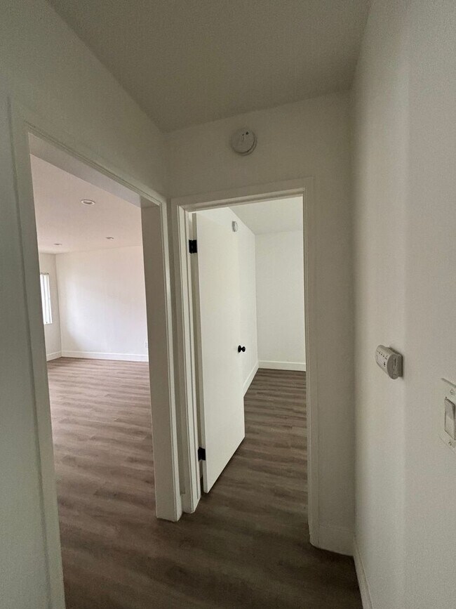 Building Photo - One-Bedroom Torrance Apartment with Stainl...