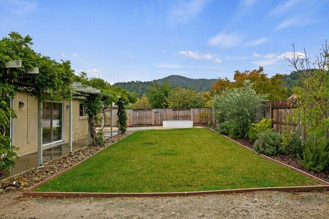 Building Photo - 475 Heritage Ln